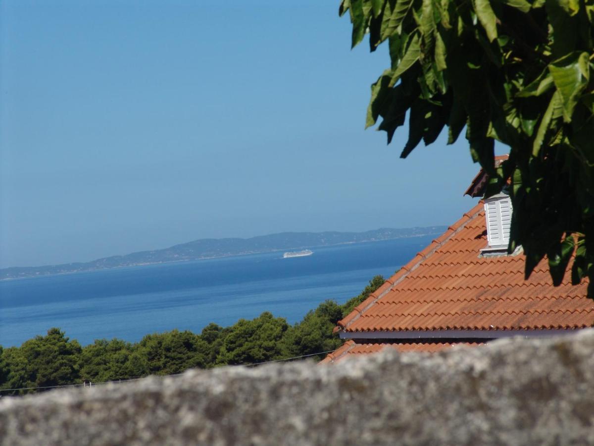 Villa Nefeli Loútsa Екстериор снимка