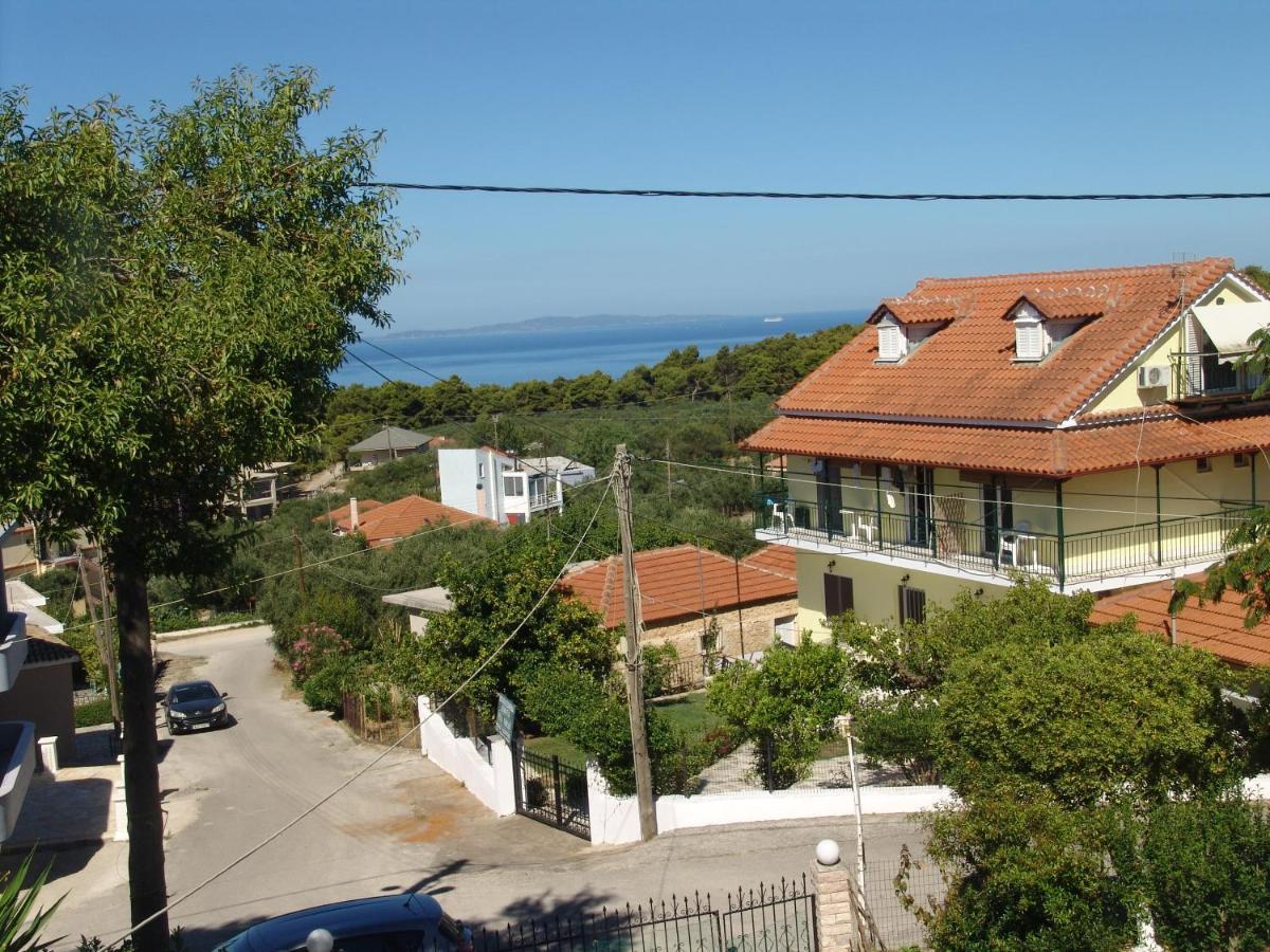 Villa Nefeli Loútsa Екстериор снимка