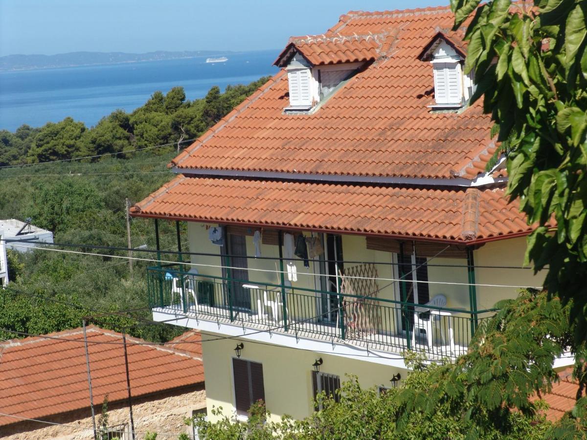 Villa Nefeli Loútsa Екстериор снимка