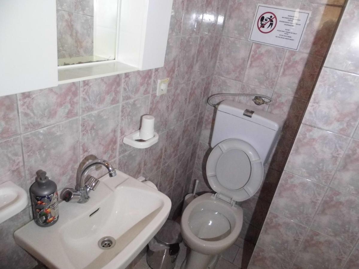 Villa Nefeli Loútsa Екстериор снимка