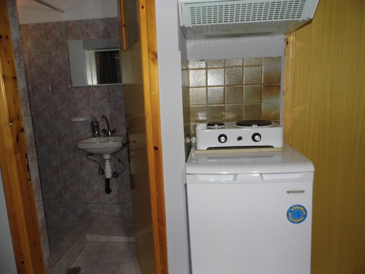Villa Nefeli Loútsa Екстериор снимка