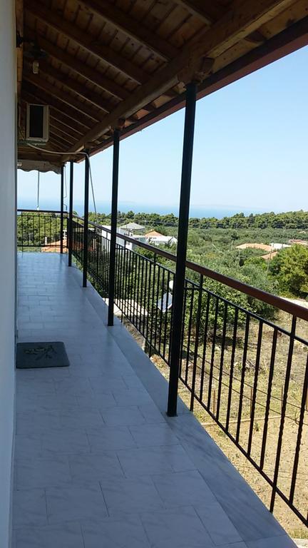 Villa Nefeli Loútsa Екстериор снимка