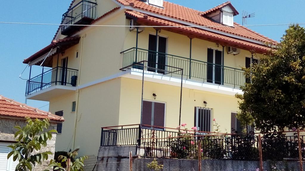 Villa Nefeli Loútsa Екстериор снимка